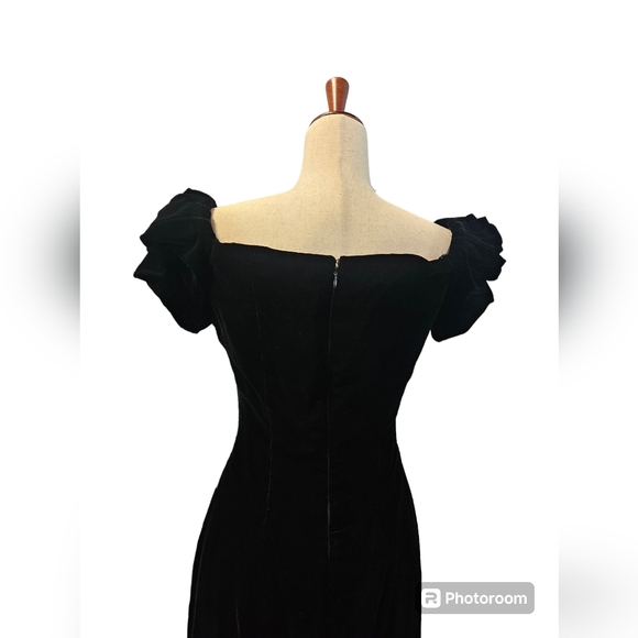 Vintage En Francais by Huey Waltzer Black Velvet Dress - Picture 1 of 7